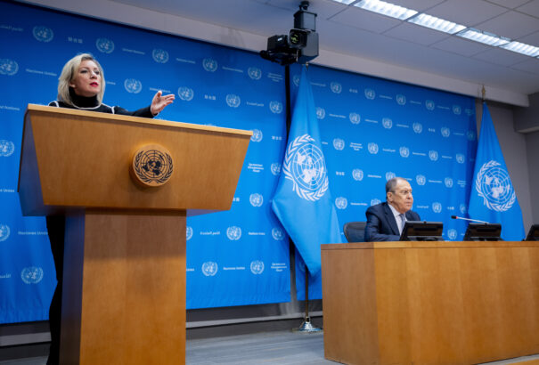 Zakharova: Franciaországot az Oroszországgal való összecsapás fenyegeti