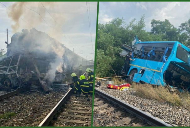 Súlyos baleset: vonat ütközött autóbusszal Érsekújvárnál, többen életüket vesztették