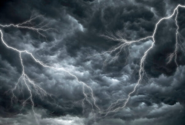 Szlovákia egyik fele narancssárga, másik fele sárga. Viharriasztásokat adtak ki a meteorológusok