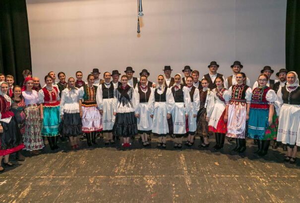 Dr. Hollósy Tamás: Édes anyanyelvünk, magyar kultúránk