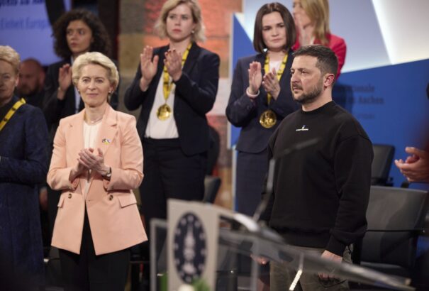 Az EU megkerülte Magyarországot. Jóváhagyták, hogy az orosz pénzből fegyvereket vásároljanak Ukrajnának