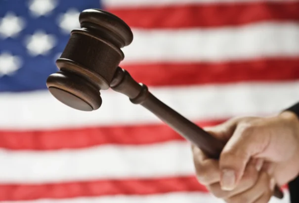 Sebészeti kasztrálással is sújthatók a pedofil bűnözők Louisianában