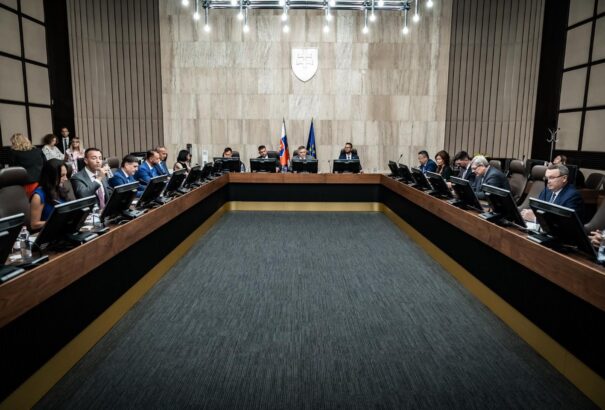 Nyári szünetre megy a kormány