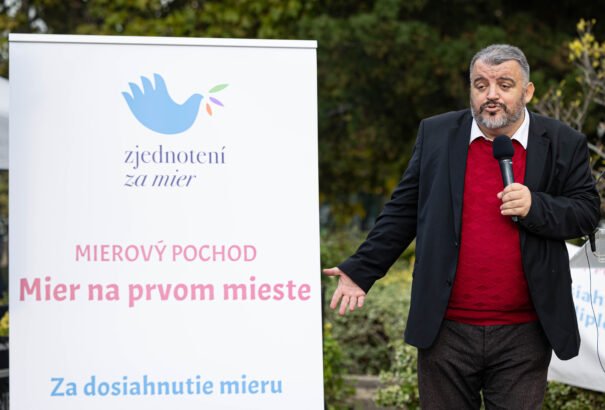 „Elfelejti, hogy kormányfő” – saját tanácsadója kritizálta Ficót a kormány Ukrajna-politikája miatt