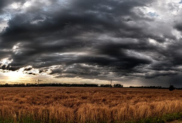 Felhős idővel zárul a hét, de marad a kánikula