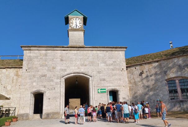 Ingyenes családi nap keretében élménydús rendezvénysort nyújtott látogatóinak a dél-komáromi Monostori Erőd