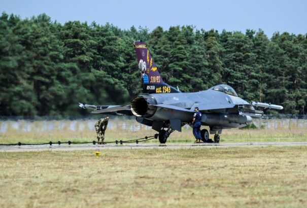 Megérkezett Szlovákiába az első két F-16-os vadászgép (Videók)