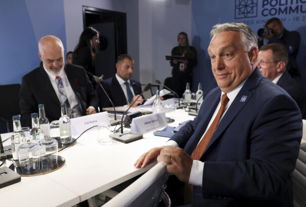 Heten, mint a gonoszok: Dánia is csatlakozott a Magyarország elleni bojkotthoz