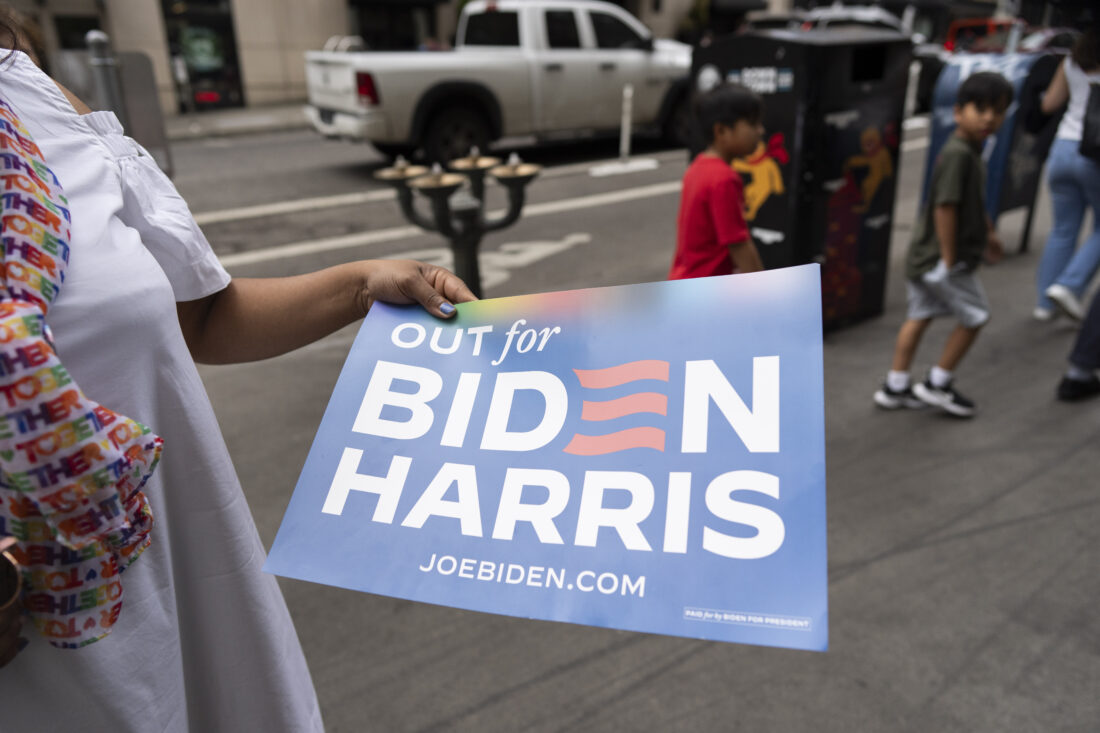 Biden visszalépett, Kamala Harris lehet a csere, az angolszász sajtó meg süllyedjen el szégyenében