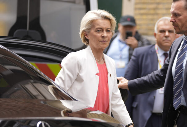 Kulcsszavazás az EP-ben: Ma eldőlhet Ursula vond der Leyen sorsa