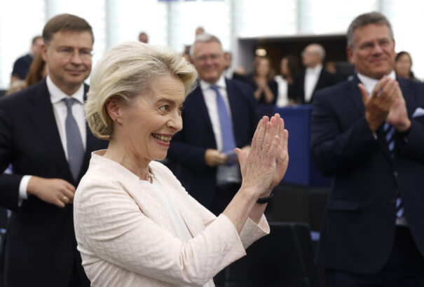Von der Leyen: Az EU másfél milliárd eurót utal Ukrajnának a befagyasztott orosz pénzeszközökből