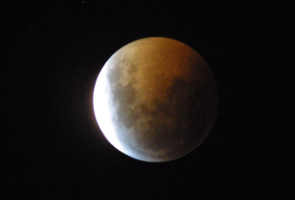 Együtt kel fel a Hold és a Szaturnusz szerda este