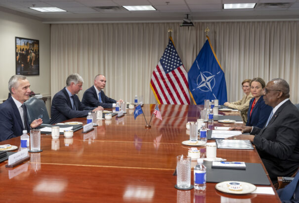 Példátlan kihívások közepette tartja 75. évfordulóját a NATO