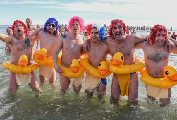 Franciaországban egyre divatosabb a meztelenkedés és annak szervezett, tömegeket célzó formái