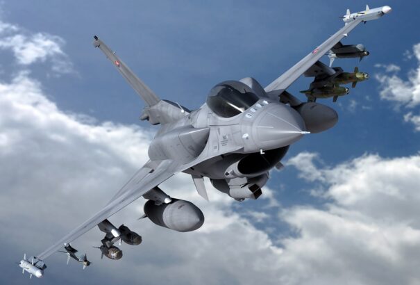 Hétfőn megérkezik Szlovákiába az első két F-16-os vadászgép