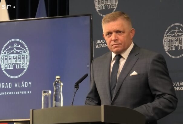 Robert Fico kérvényezni fogja Michal Šimečka leváltását