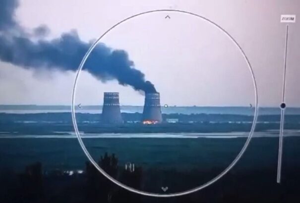 Hatalmas tűz ütött ki a zaporizzsjai atomerőműnél – videó