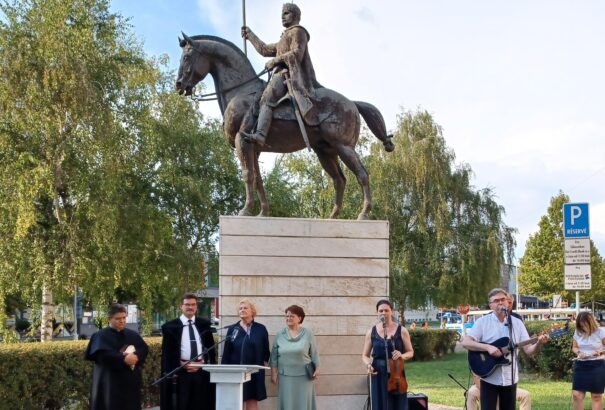 Komáromban is velünk él István, a király