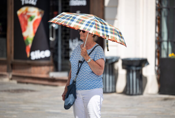 Másodfokú hőségriadót hirdettek