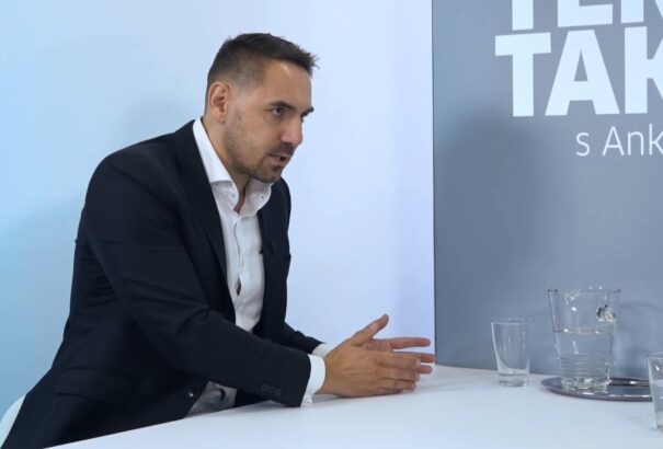 Gyimesi a kormányt bírálja, mert csak szavakban szuverenista. Szerinte csak egy járható út áll a Magyar Szövetség előtt