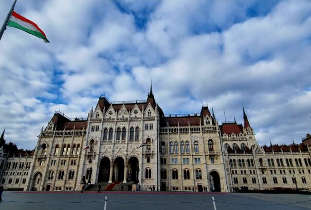 Augusztus 20-án mutatja be a Duna Az ország háza című nagyszabású dokumentumfilmet