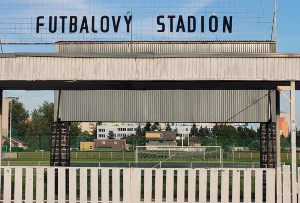 A szlovák III. liga, Keleti csoportjának 5. fordulójában szombaton öt, vasárnap pedig három mérkőzést játszanak