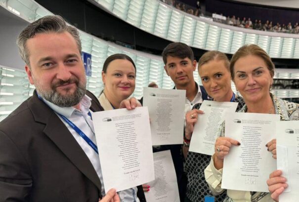 Fico leutánozná Orbán bravúrját: Keresi a helyét a Smer az EP-ben, új „baloldali-konzervatív” frakciót hozna létre