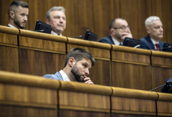 Fico leváltaná Šimečkát. Ha az ellenzék képes egységesen fellépni, a kormányfő visszakozhat