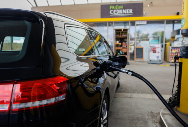 Szlovákiában már osztrák árakon tankolunk. A dízel is csak Csehországban olcsóbb