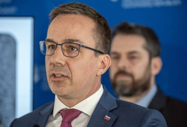 816 euró lesz 2025-ben a minimálbér