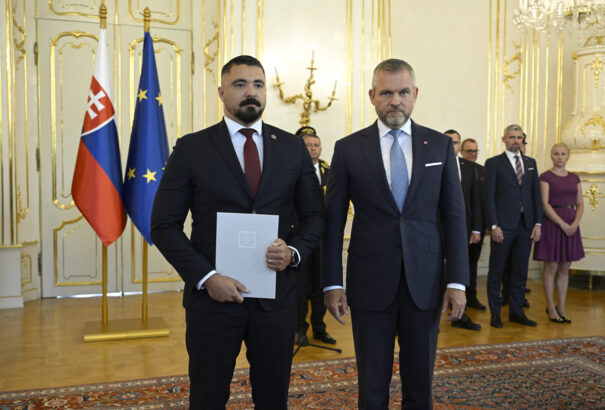 Zúgolódik az ellenzék, szerintük a SIS-igazgató kinevezése bizonyítja, hogy Pellegrini Ficót szolgálja