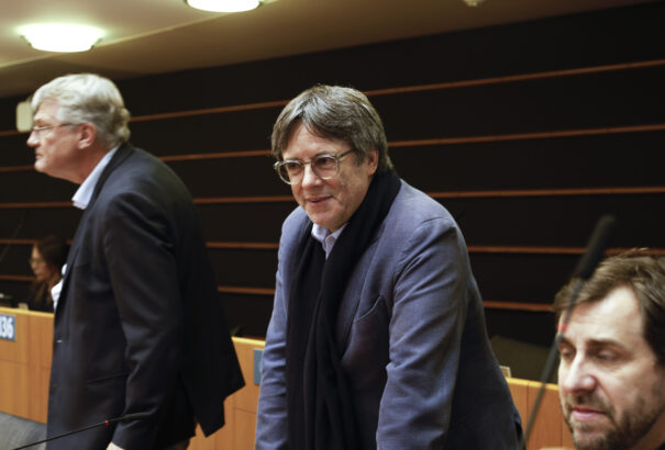 Meg kell védenie a katalánokat a spanyol elnyomástól: Visszatér Spanyolországba Puigdemont, Katalónia volt elnöke