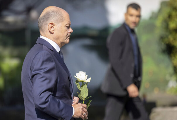 Olaf Scholz a kitoloncolások fokozását ígérte Solingenben