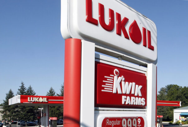 Elemző: Szlovákia és Magyarország ezután is a Lukoiltól fog kőolajat vásárolni