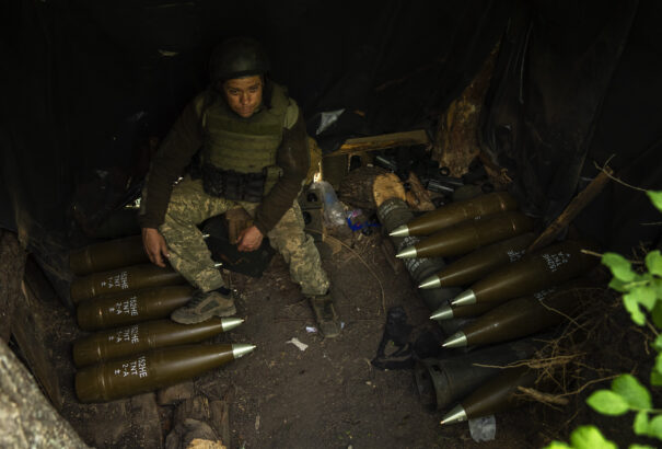 Jó biznisz a túlárazott lőszer: A cseh fegyvergyárosok szó szerint saját szövetségeseikről húzzák le a bőrt Ukrajna mögé bújva