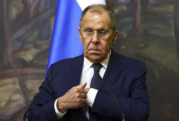 Lavrov szerint a 3. világháború fenyeget. Az orosz külügyminiszter állítja, a Nyugat a tűzzel játszik