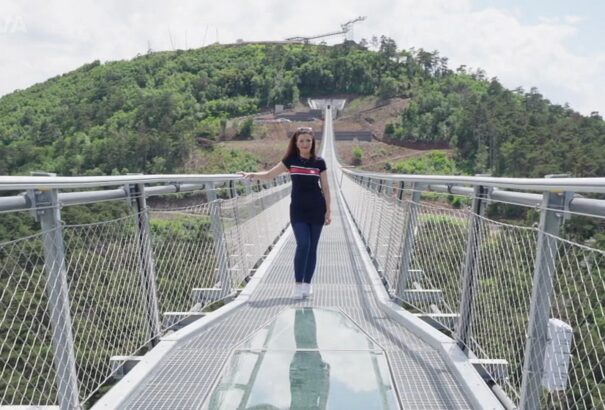 Világrekorder függőhíd hirdeti a nemzeti összetartozást
