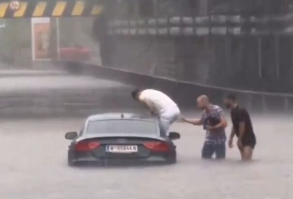 Heves esőzések Bécsben. A város egyes utcái víz alá kerültek – Videókkal