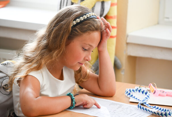 Egy év alatt 26 euróval nőtt a kiselsősökkel kapcsolatos iskolai kiadás. Az állami hozáájárulás csak részben fedezi