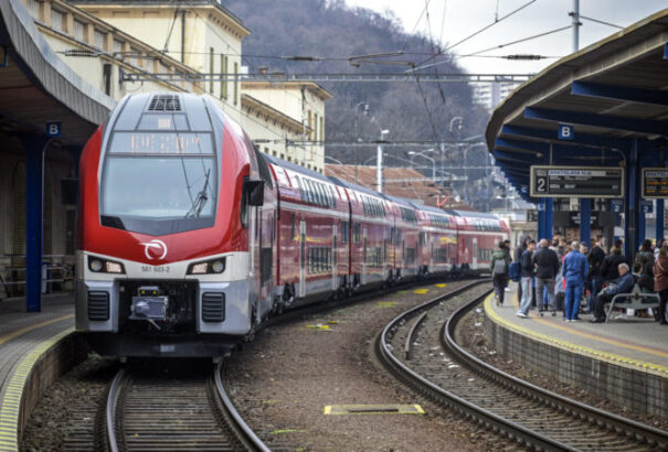 A Szlovák Vasúttársaság 33 megerősítő szerelvényt indít a tanévkezdés előtt. A diákokra kedvezmények várnak