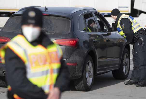 Lengyel EP-képviselő: Nem lehet elnézni a német határellenőrzést, és közben elmarasztalni a magyar kormányfőt