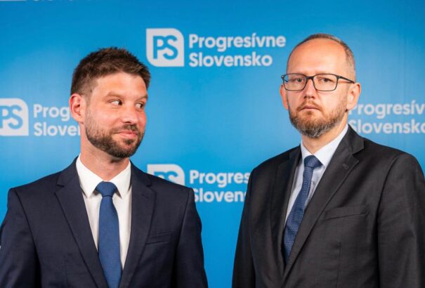 A PS egykori NATO-nagykövettel erősít