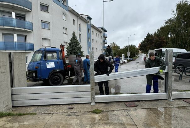 Megkezdték a komáromi kikötőben az árvízvédelmi gátak építését