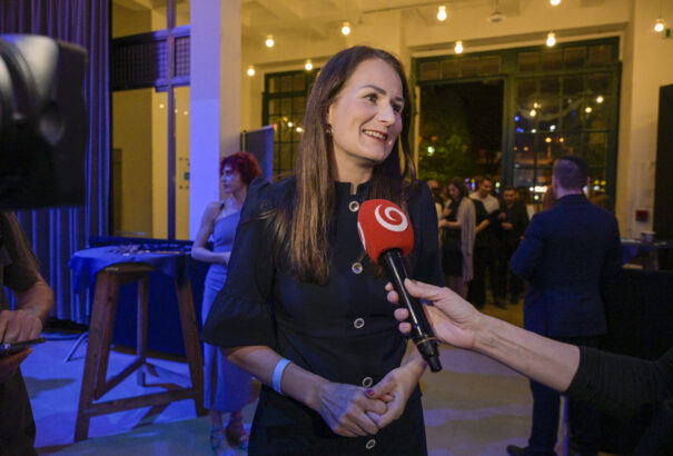 Már sejteni lehet, hogy hol folytatja a KDH távozó tagja, a szivárványos Holečková