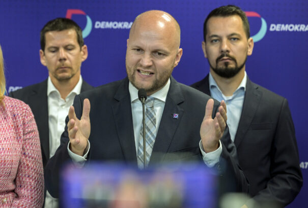 A Demokrati aláírásgyűjtésbe kezd a kormány mandátumának lerövidítéséről szóló népszavazáshoz