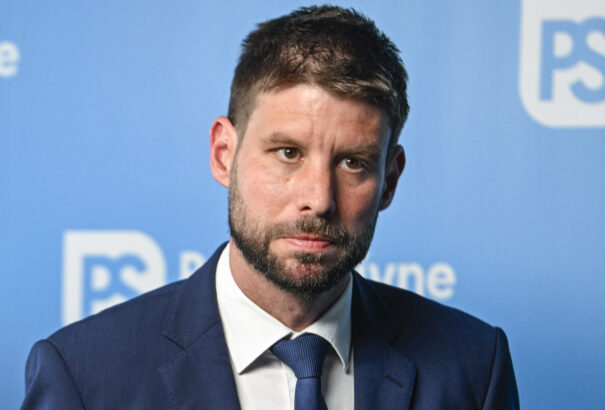 Csütörtökön tárgyal a parlament Šimečka leváltásáról