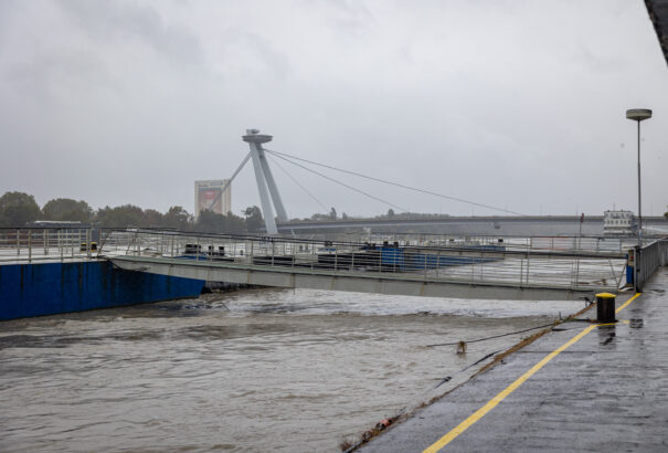 Esőzés, tetőzés: Keddig kell kibírni a Felvidéken. Mi várható a következő órákban?