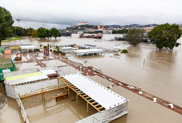 Pozsonynál tetőzik a Duna – Árvízhelyzet Szlovákiában