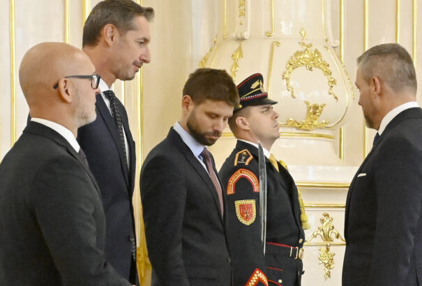 Šimečkából nem lesz mártír, még sajátjai sem állnak ki mellette. Már új vezért látnak maguk előtt