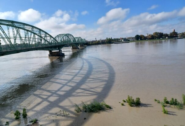 Helyzetkép a dunai árhullámról Komáromnál - Képekkel